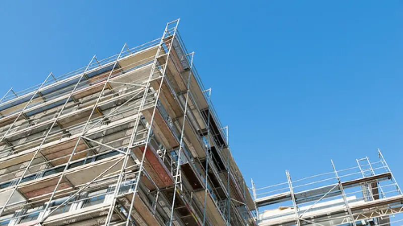 Un condominio in ristrutturazione - © www.giornaledibrescia.it