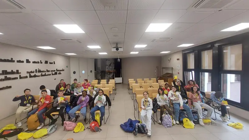 La classe quinta del Papa Giovanni Paolo II di Caino, in visita al GdB