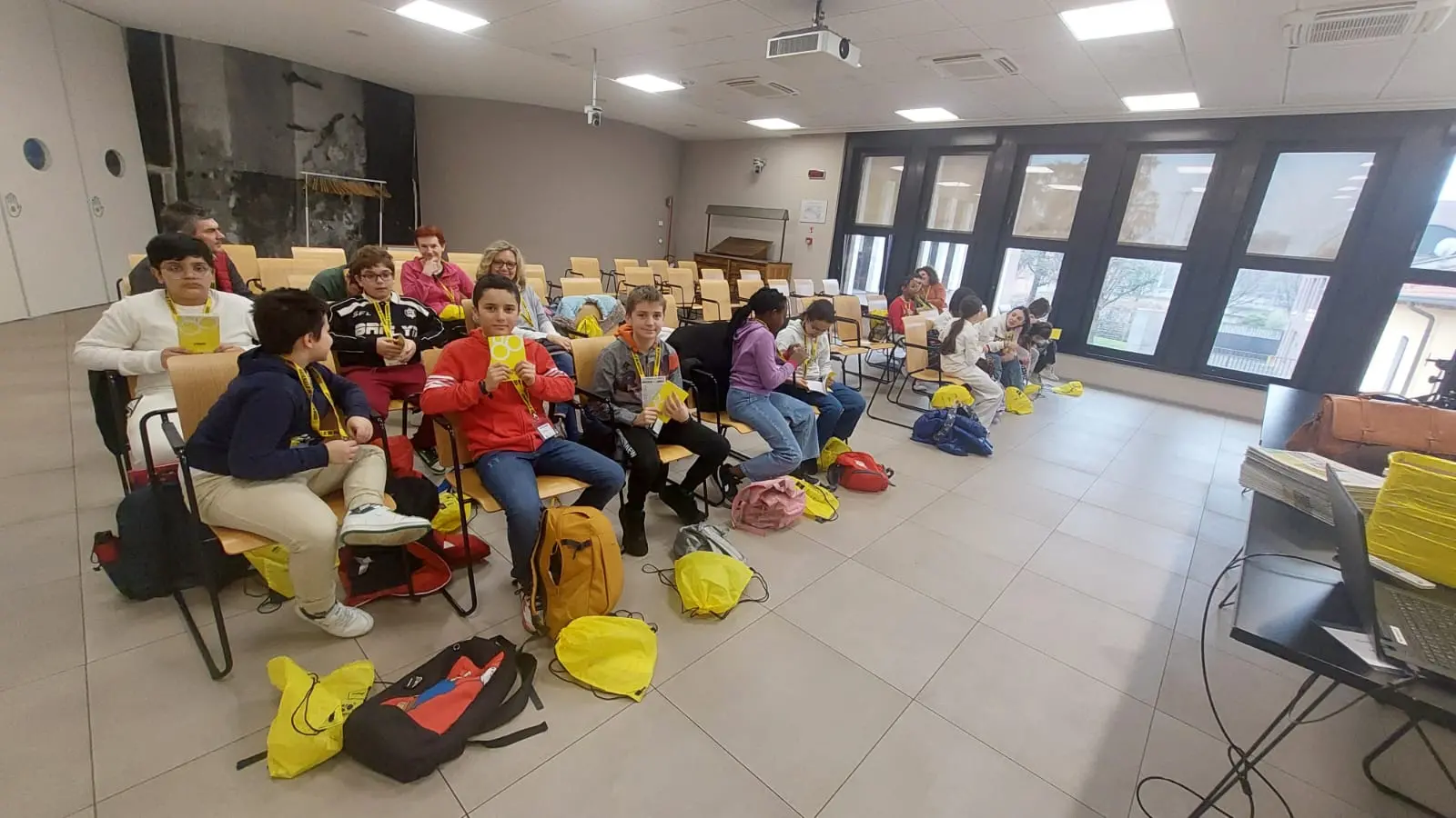 La classe quinta del Papa Giovanni Paolo II di Caino, in visita al GdB