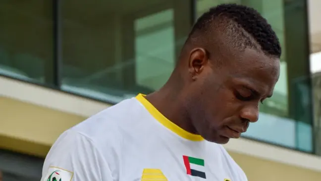 Balotelli con la maglia dell'Al Ittifaq (da Instagram)