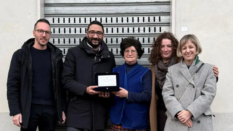 Consegnata la targa di riconoscimento - © www.giornaledibrescia.it