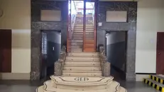 Segni di mitragliatrici, capitelli e scale in marmo: le finezze della centrale Covi