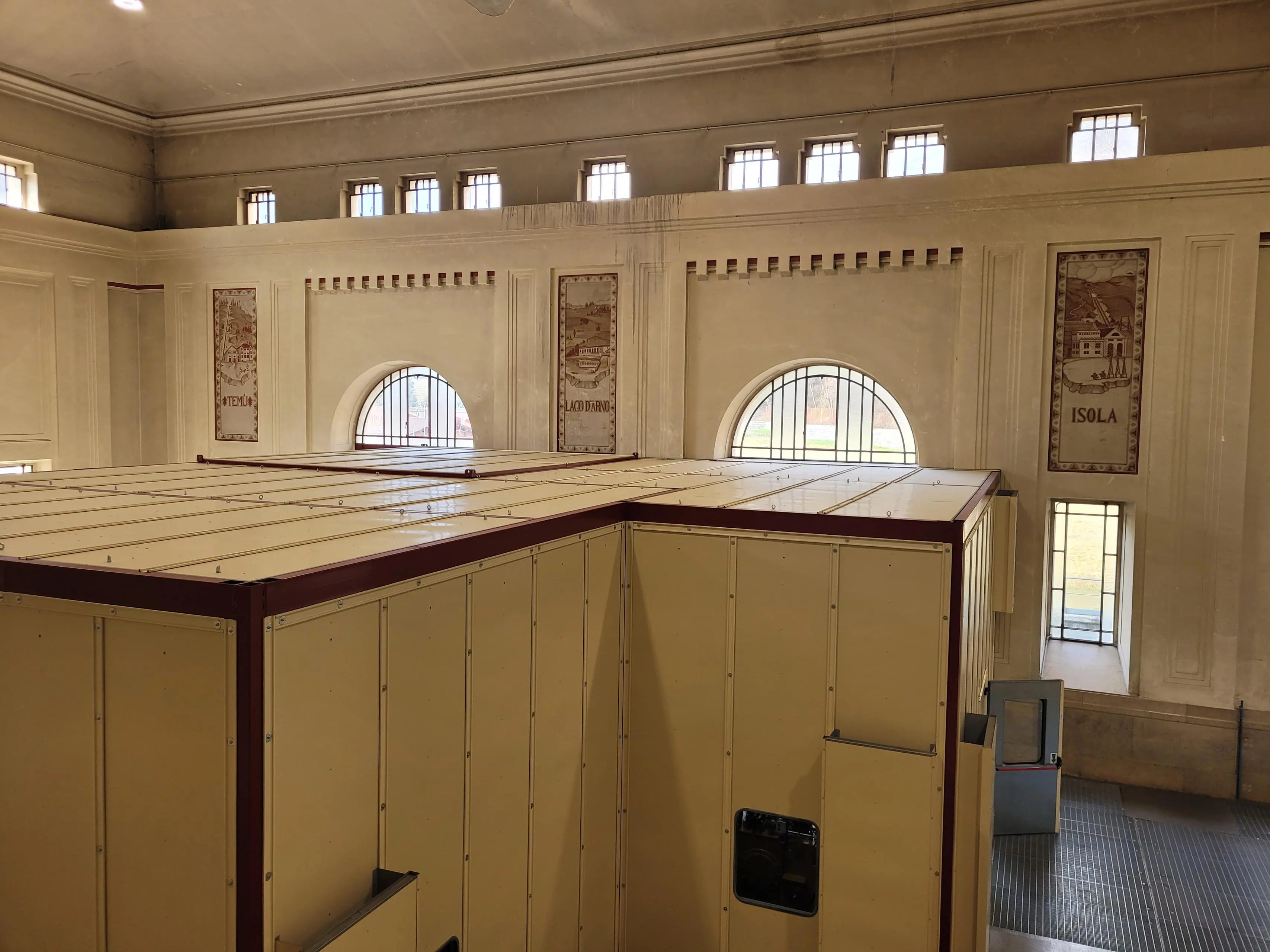 Segni di mitragliatrici, capitelli e scale in marmo: le finezze della centrale Covi