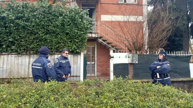 Intervenuti anche gli agenti della Locale - © www.giornaledibrescia.it