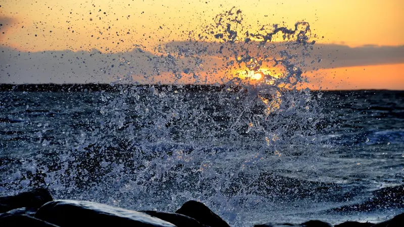 Onde contro gli scogli