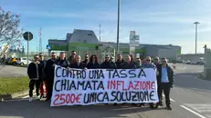 Lo striscione degli autisti di Brescia Trasporti © www.giornaledibrescia.it