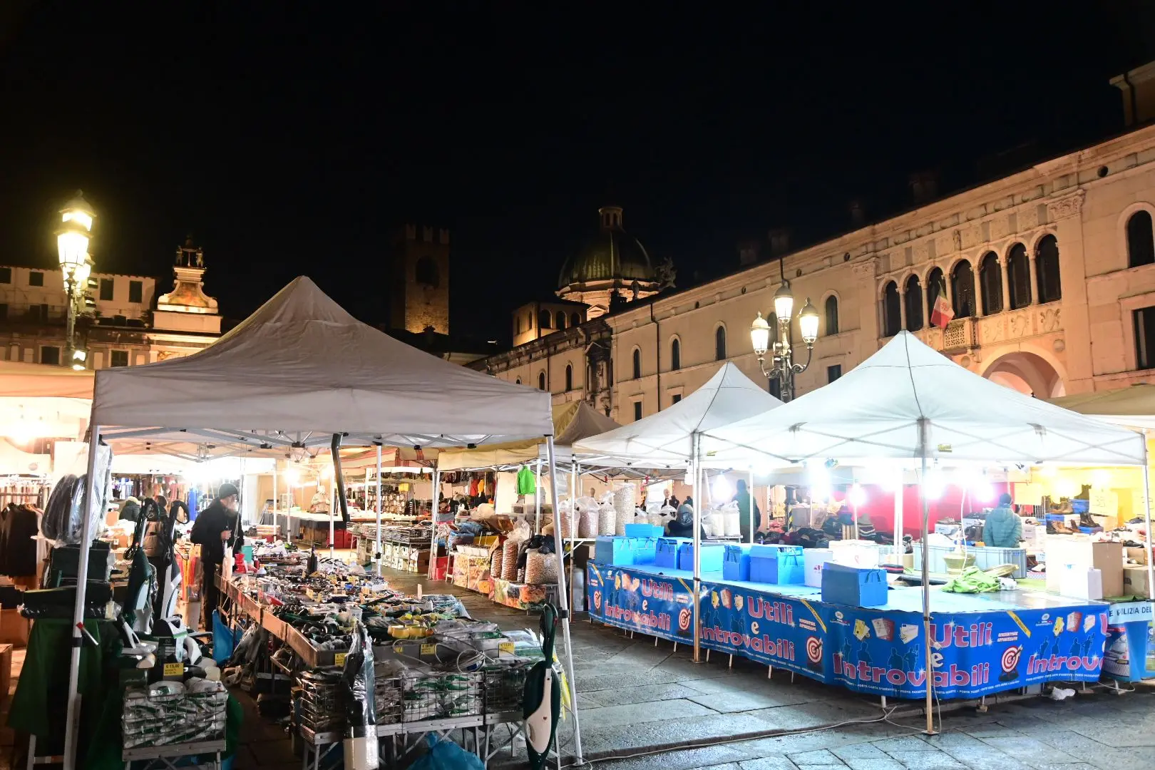 Le foto alla fiera di San Faustino prima dell'alba