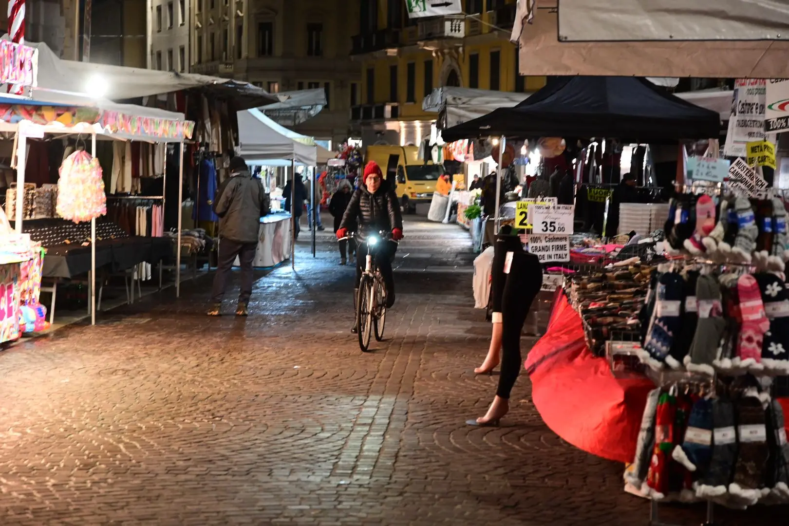 Le foto alla fiera di San Faustino prima dell'alba