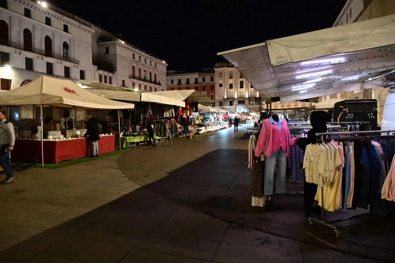 Le foto alla fiera di San Faustino prima dell'alba