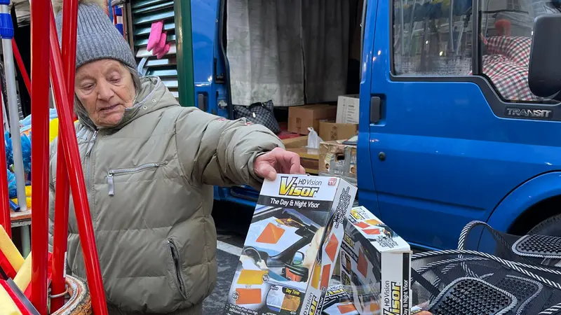 Dal Piemonte a Brescia per vendere acchiappa ragnatele e pannelli antisole per l'auto - © www.giornaledibrescia.it