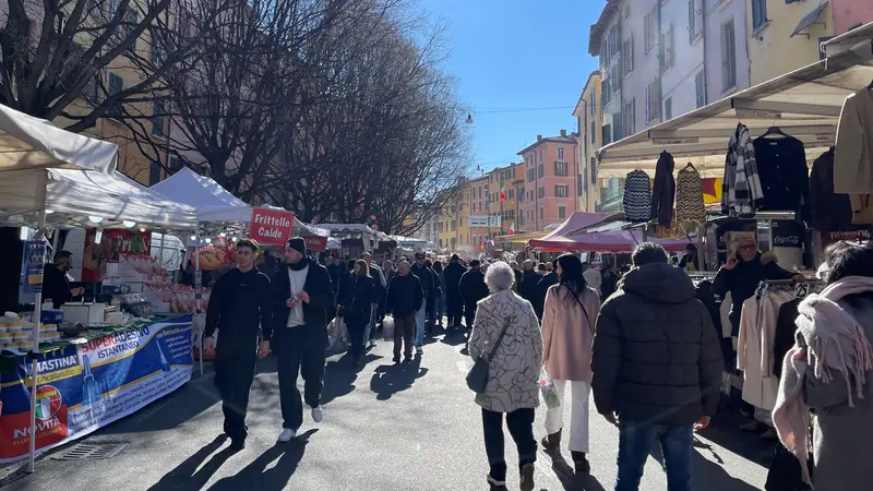 In via San Faustino a caccia di affari