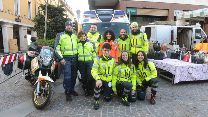 I soccorritori che garantiscono la sicurezza in Fiera - Foto Benini/Neg © www.giornaledibrescia.it