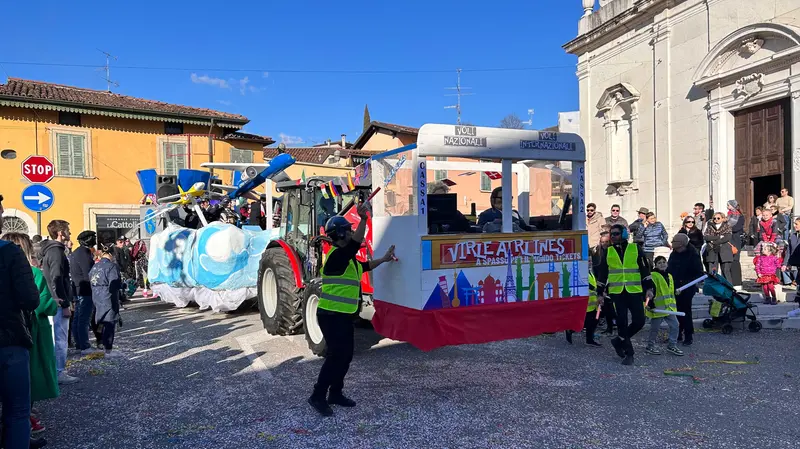 Virle Airlines, il carro vincitore della sfilata di carnevale © www.giornaledibrescia.it