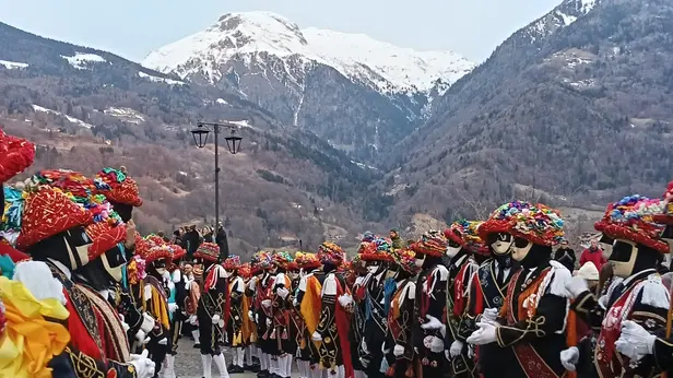 Carnevale di Bagolino: il primo ballo sul sagrato
