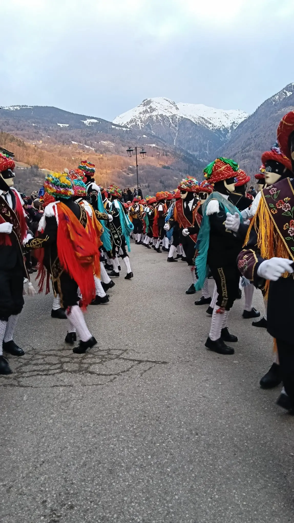 Carnevale di Bagolino: il primo ballo sul sagrato