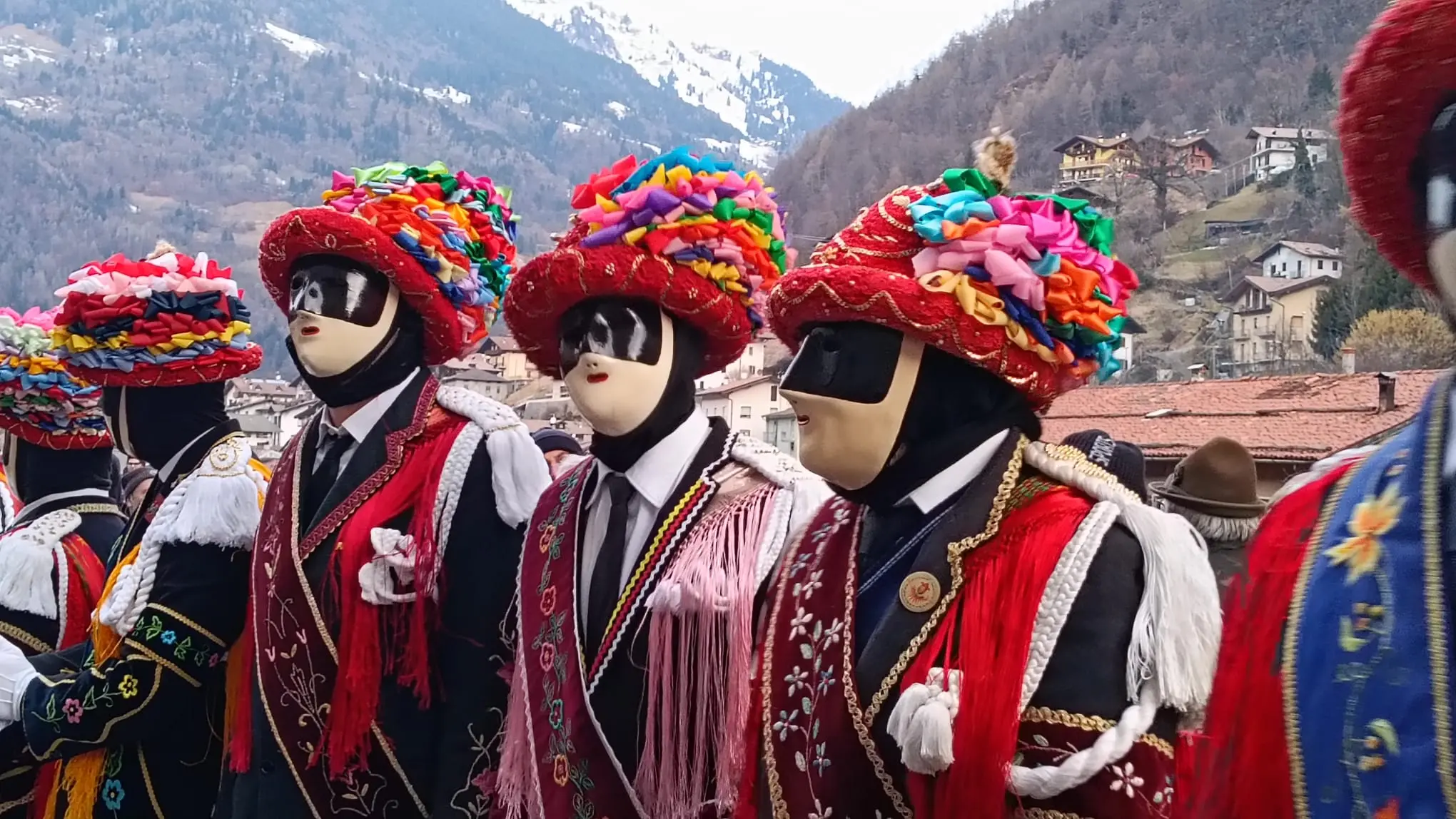 Carnevale di Bagolino: il primo ballo sul sagrato