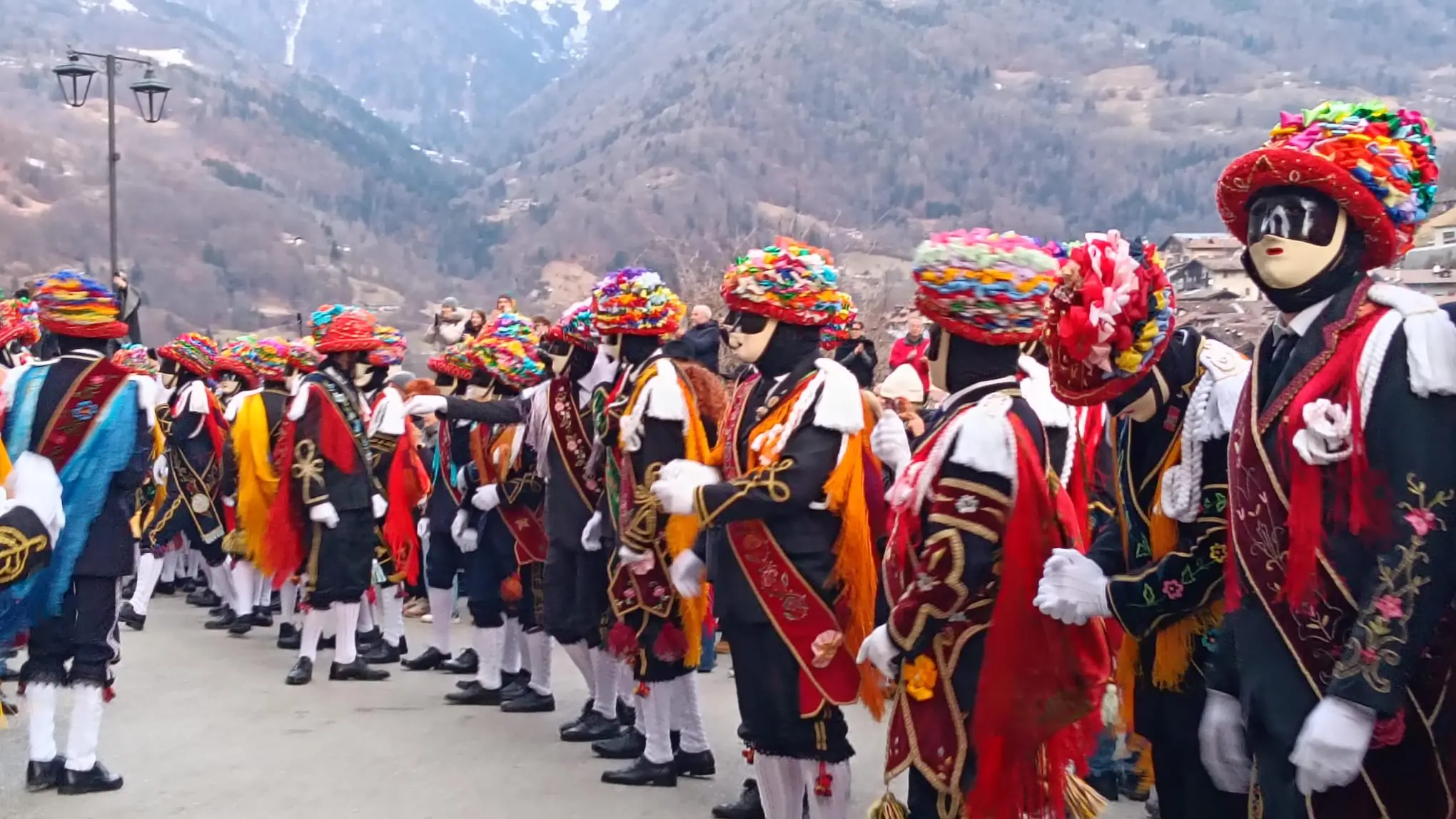 Carnevale di Bagolino: il primo ballo sul sagrato