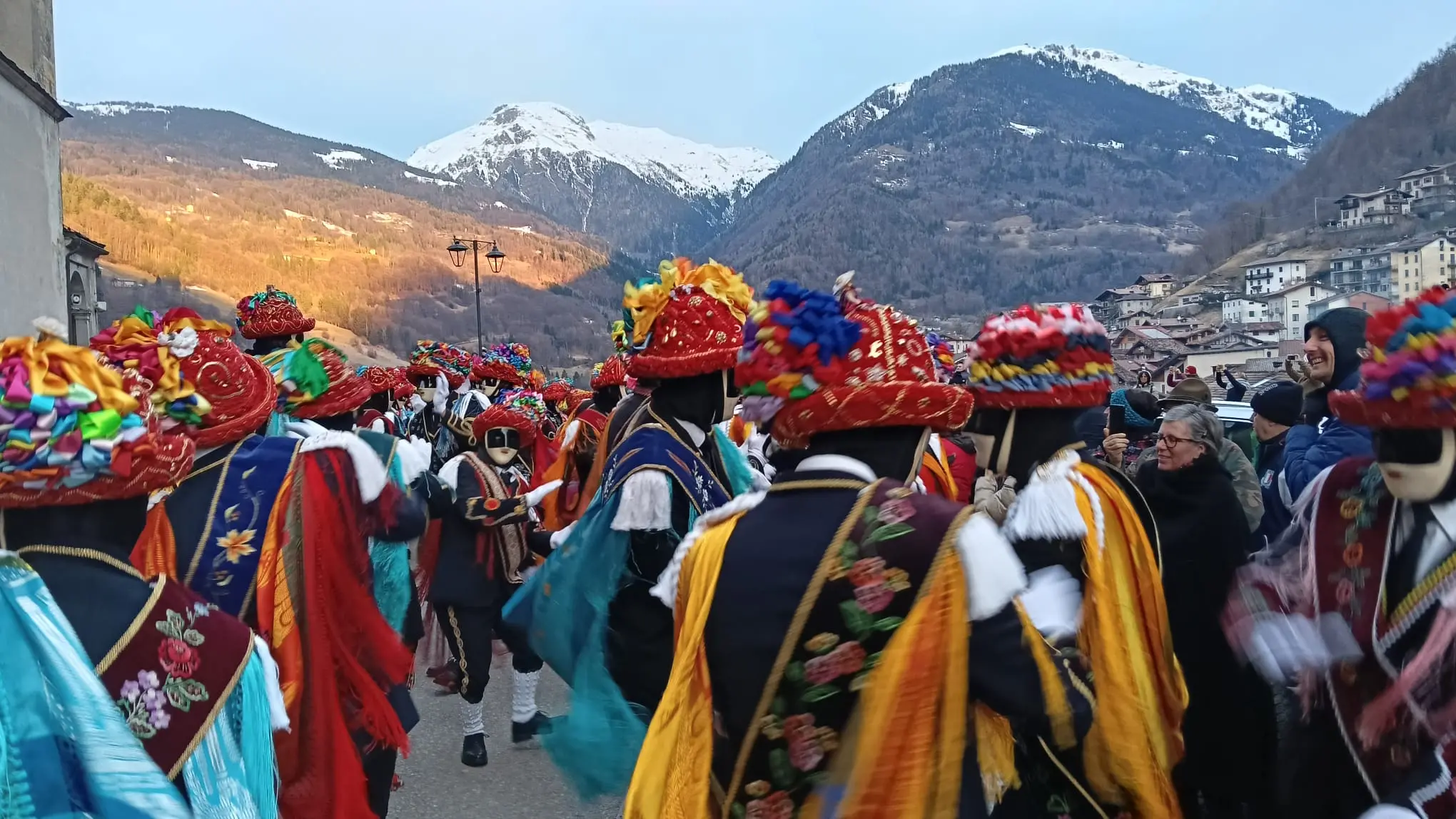 Carnevale di Bagolino: il primo ballo sul sagrato