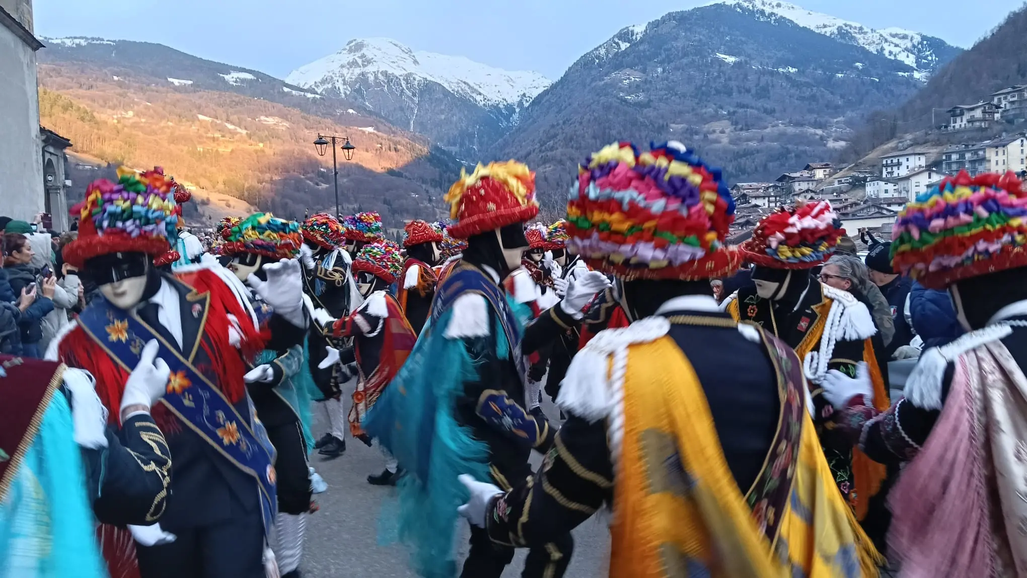Carnevale di Bagolino: il primo ballo sul sagrato