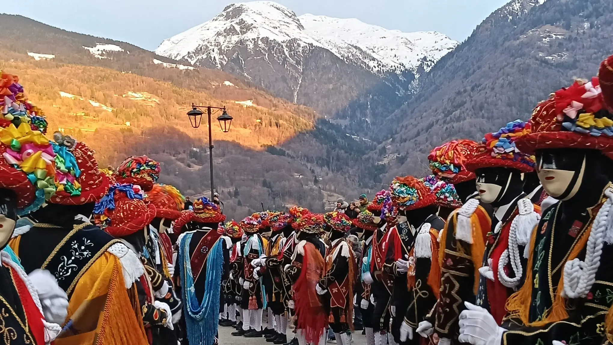 Carnevale di Bagolino: il primo ballo sul sagrato