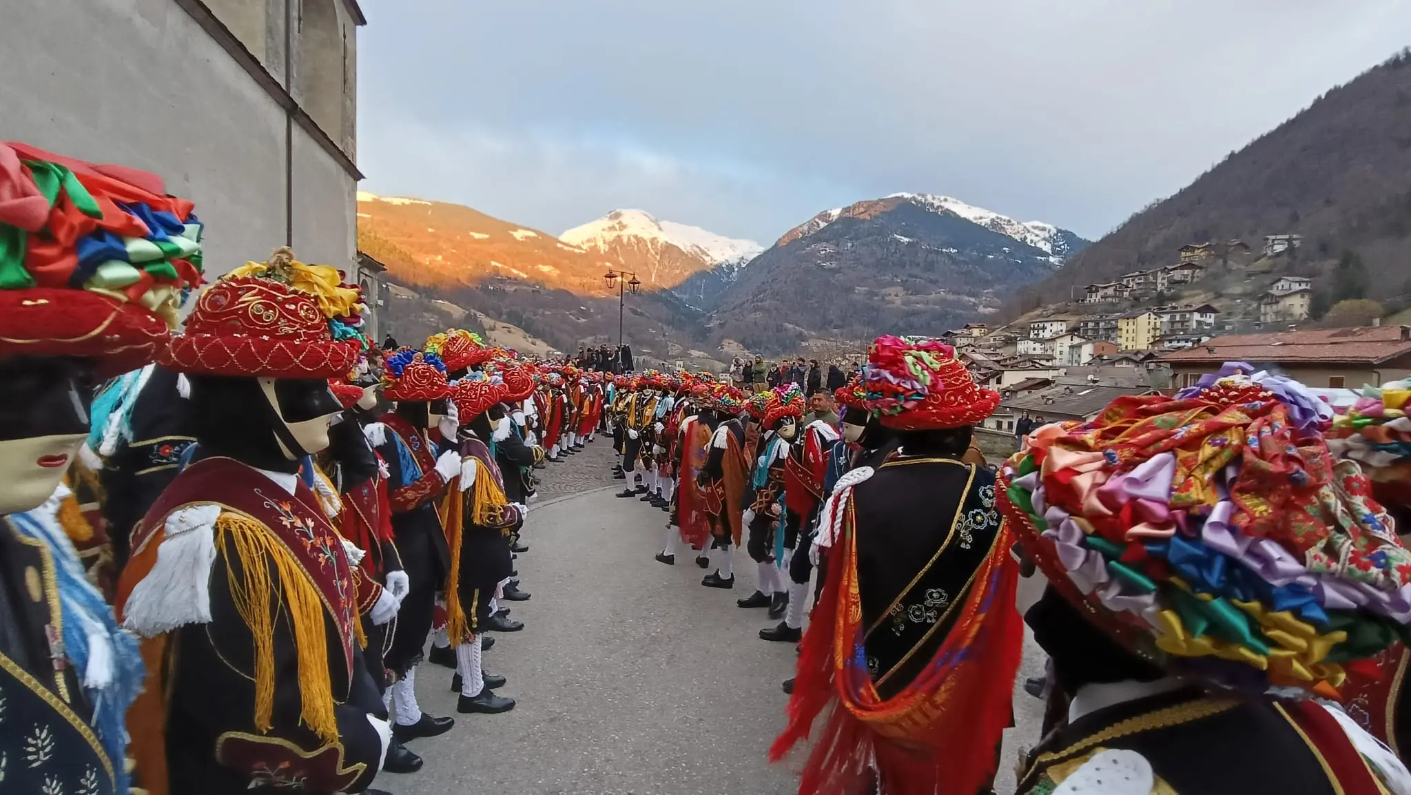 Carnevale di Bagolino: il primo ballo sul sagrato
