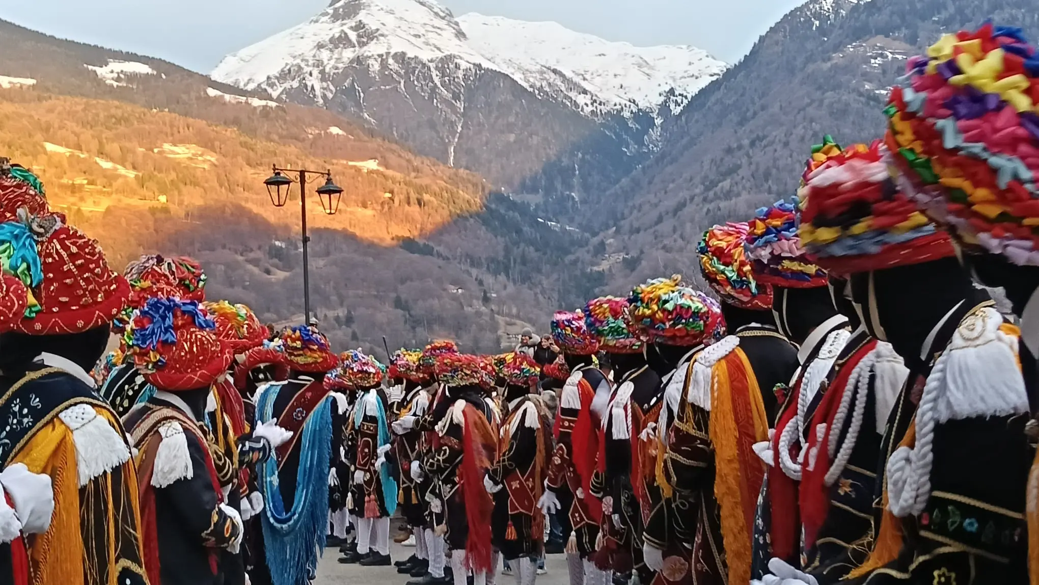 Carnevale di Bagolino: il primo ballo sul sagrato