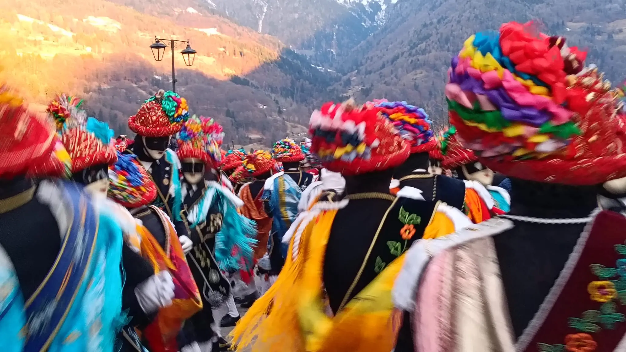 Carnevale di Bagolino: il primo ballo sul sagrato