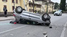 Auto ribaltata a Gardone Riviera
