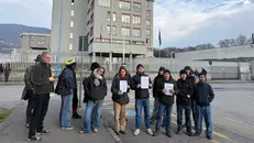 Il gruppo di attivisti - © www.giornaledibrescia.it