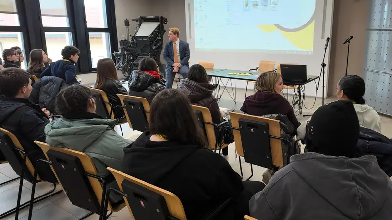 Gli studenti di GdB Press Forward col giornalista tv Fabio Gafforini