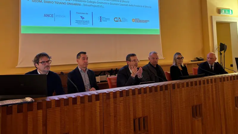 Il tavolo dei relatori - © www.giornaledibrescia.it