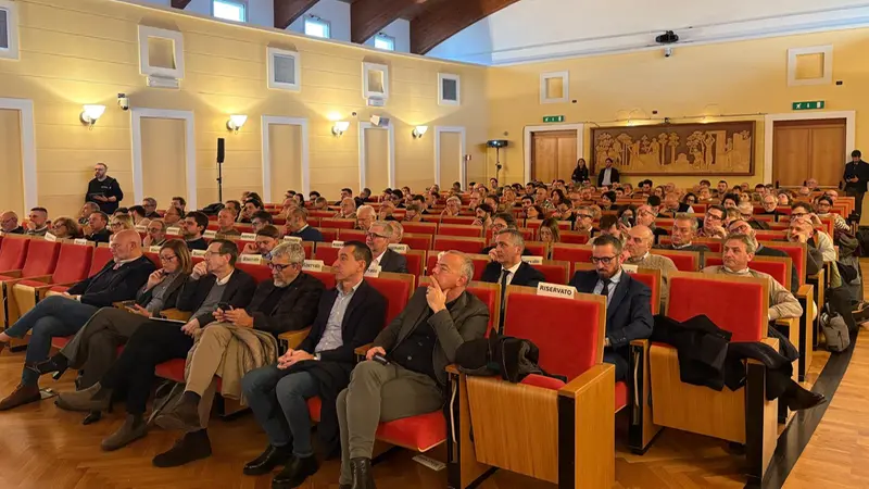 La platea al convegno - © www.giornaledibrescia.it