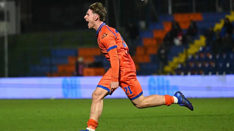 L'esultanza di Alessandro Torri - Foto New Reporter Biasi © www.giornaledibrescia.it