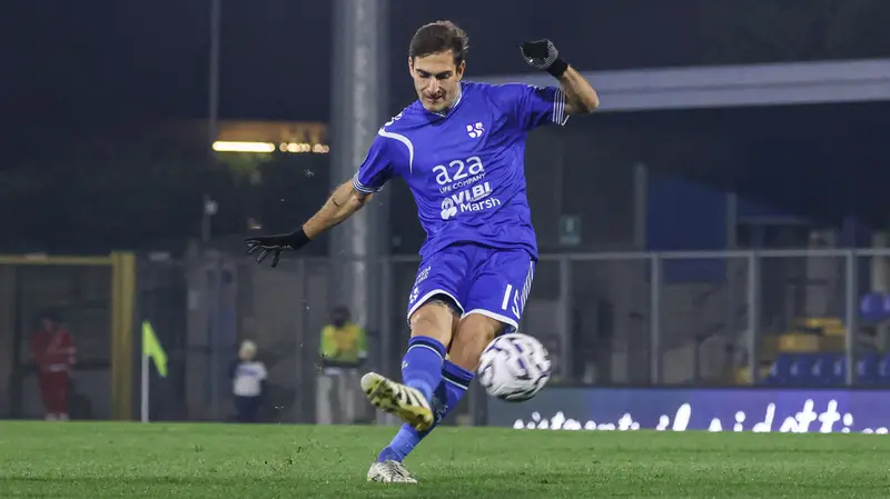 De Francesco in azione - Foto New Reporter Nicoli © www.giornaledibrescia.it