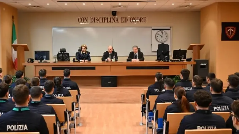 Il questore Paolo Sartori ha accolto i nuovi allievi della Polgai
