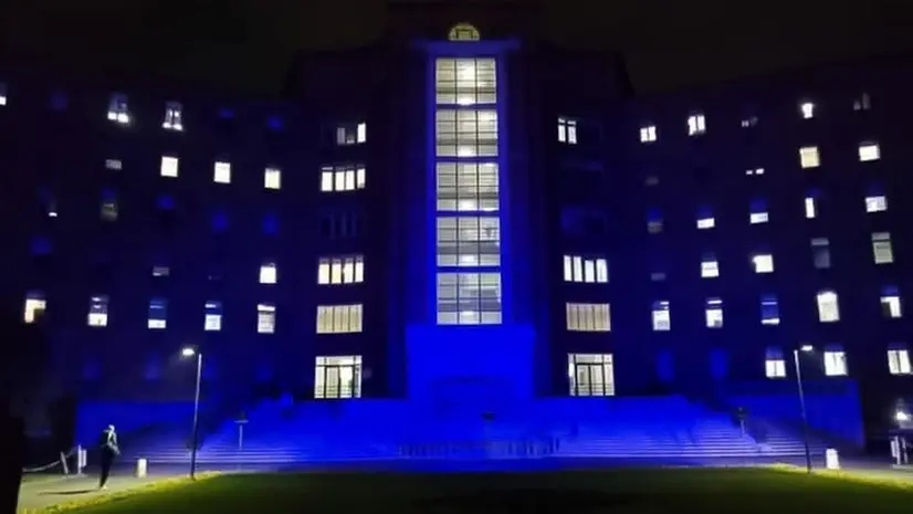 Luci blu sul Civile per favorire consapevolezza