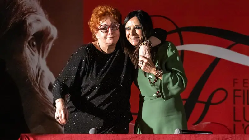 Francesca Nodari (a destra) con Maria Rita Parsi - © www.giornaledibrescia.it