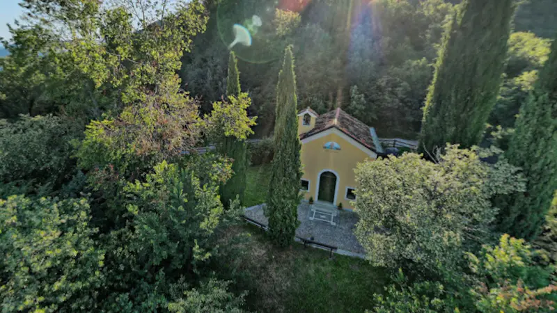 La chiesetta in località Pianello a Ome