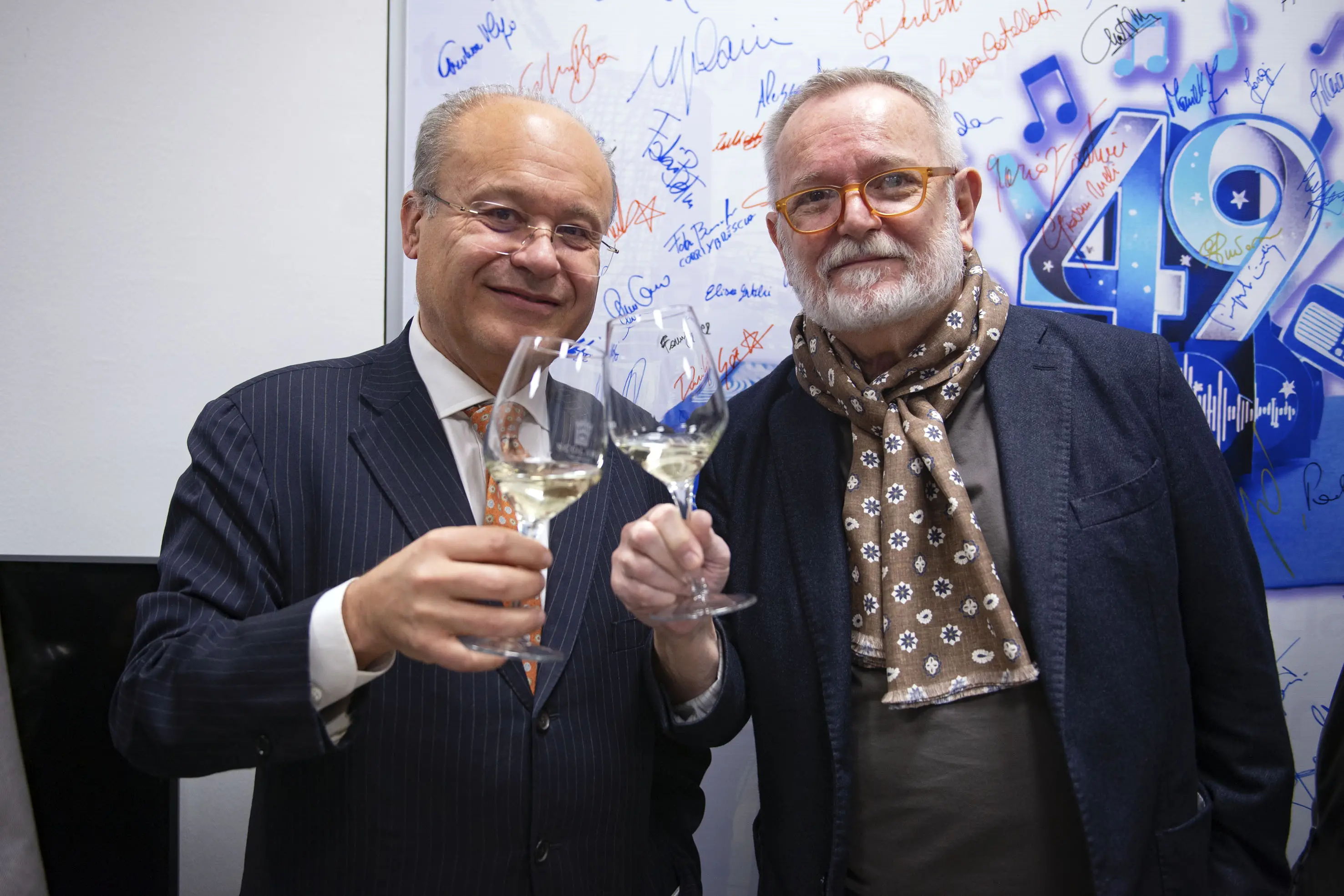 Il taglio della torta per i 49 anni di Radio Bresciasette