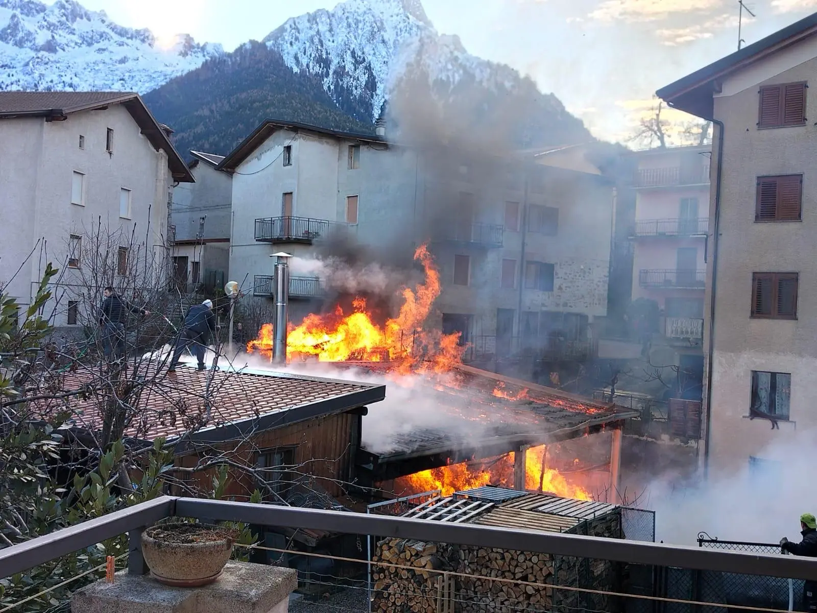 L'incendio a Paspardo