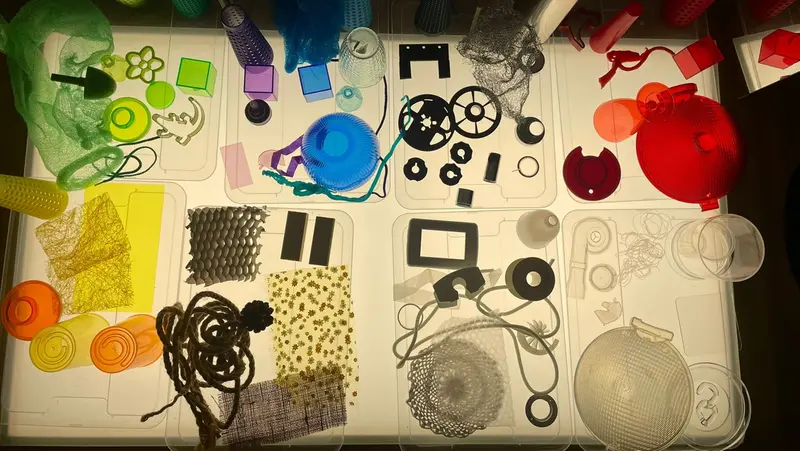 Gli scarti con cui si creano attività di gioco - © www.giornaledibrescia.it