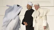 Papa Francesco col Grande Imam di al-Azhar Ahmad al-Tayyib - Foto Ansa © www.giornaledibrescia.it