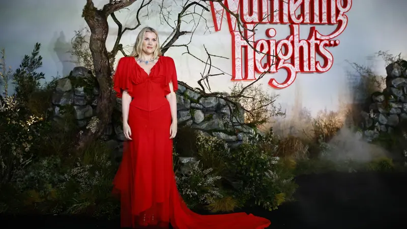 La regista Emerald Fennell alla premier inglese del film - Foto Ansa © www.giornaledibrescia.it