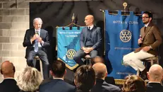 Un momento della serata con Pasini (a sinistra) e Corini (al centro) - © www.giornaledibrescia.it