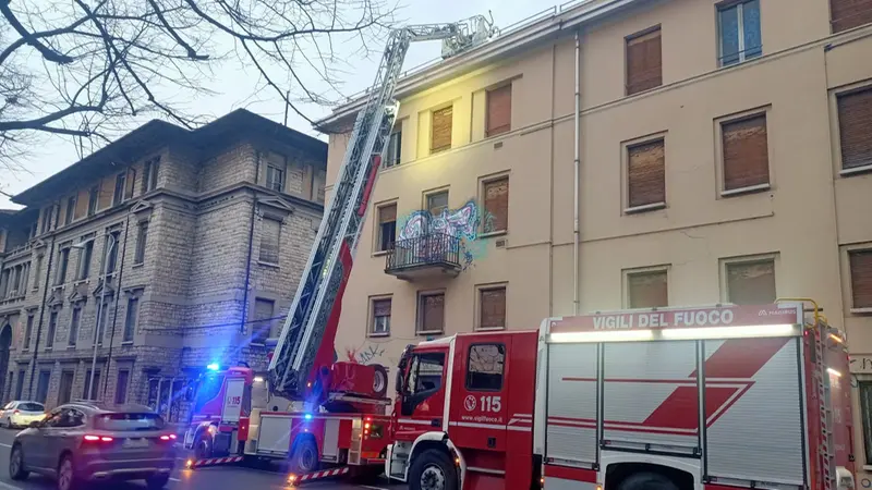 Donna cade da un tetto a Brescia