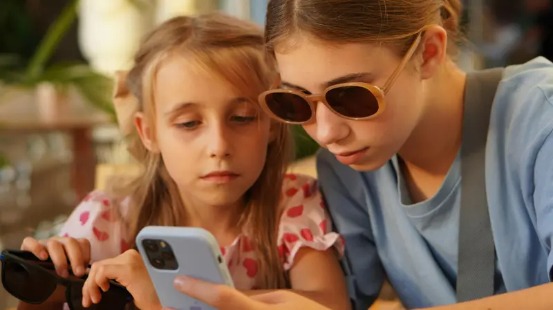 Non esiste un'età giusta per avere il telefonino