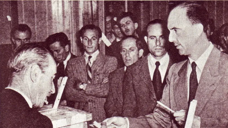 Umberto II alle urne per il referendum del 1946 - Foto Wikipedia