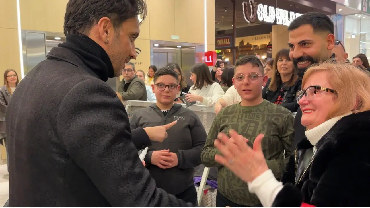 Fabrizio Moro, l'instore a Elnòs