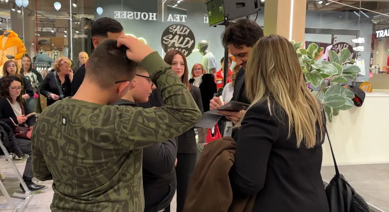 Fabrizio Moro, l'instore a Elnòs