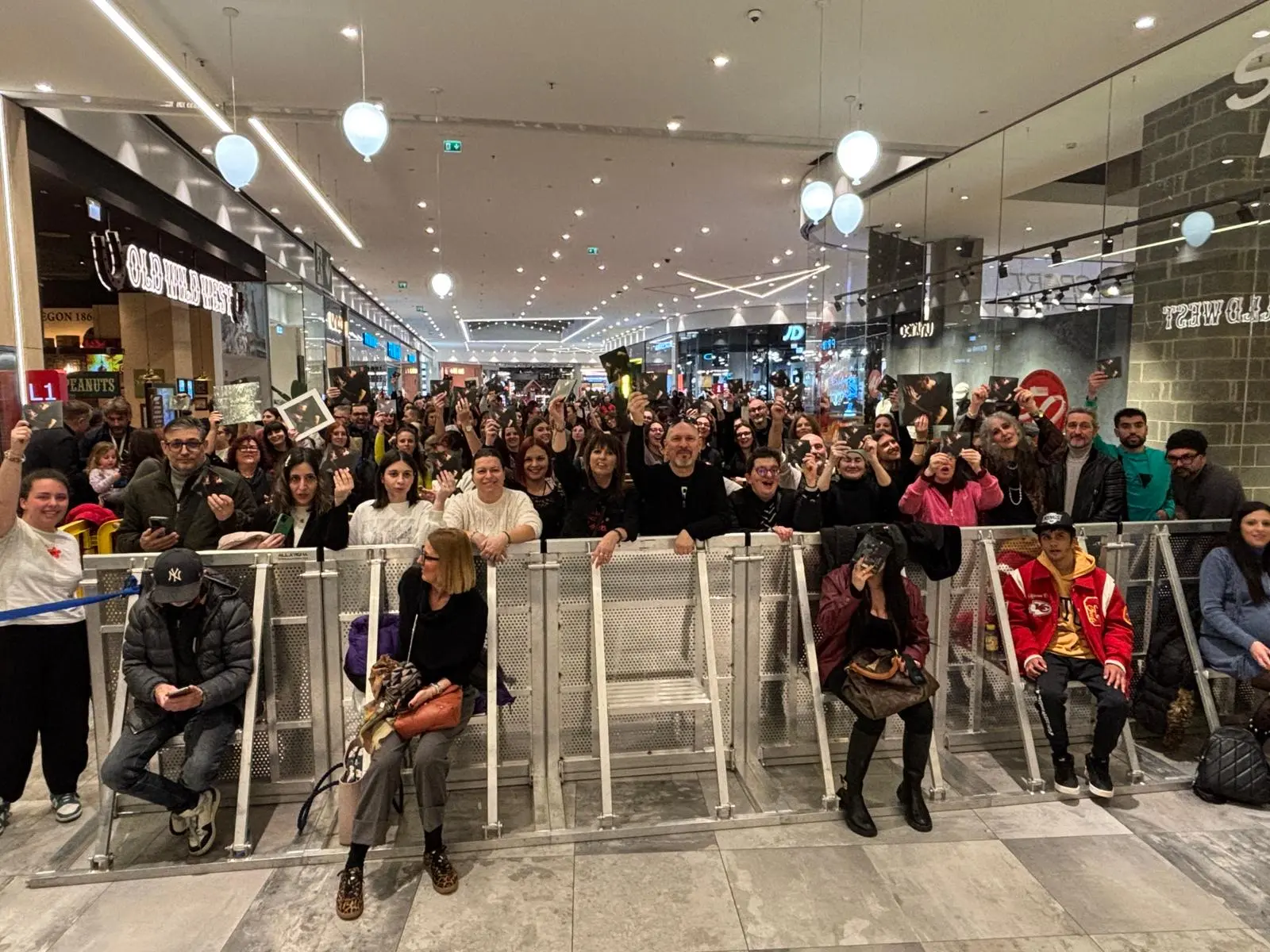 Fabrizio Moro, l'instore a Elnòs